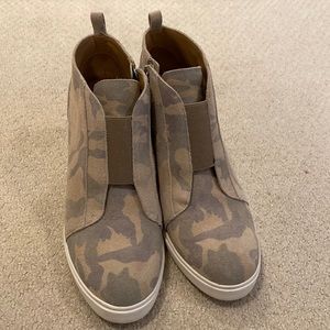 Paola Size 8 Camp shoes